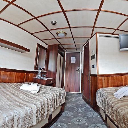 Florentina Boat Прага Екстер'єр фото