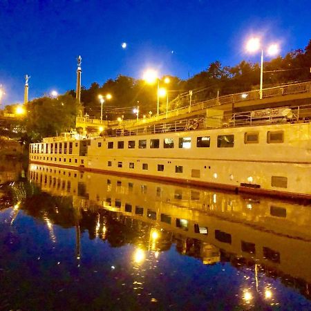 Florentina Boat Прага Екстер'єр фото